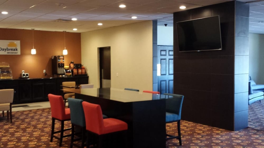 Days Inn by Wyndham Henryetta - photo 3