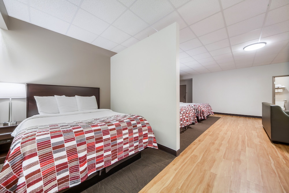 Red Roof Inn & Suites Omaha Council Bluffs - photo 21