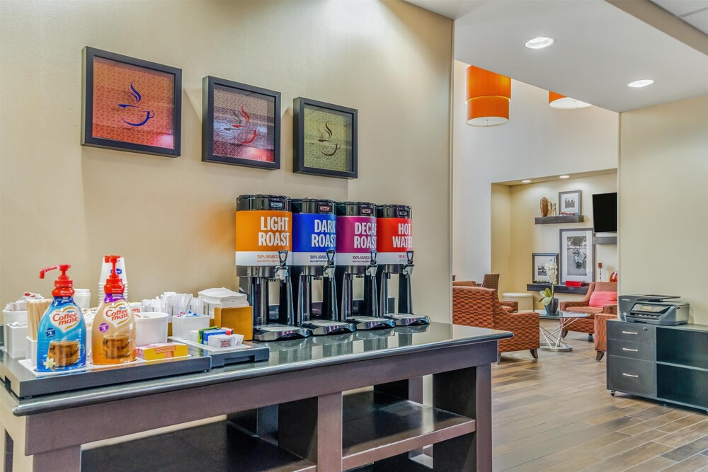 Hampton Inn & Suites Detroit Airport Romulus - photo 34