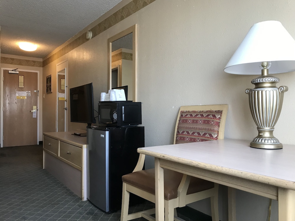 Brentwood Inn & Garden - photo 5