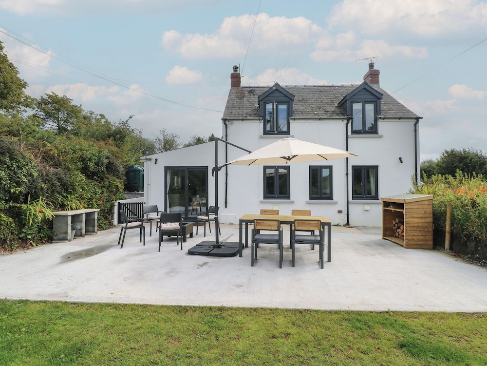 Folly Cottage — 4-Star Luxury Hotel in Narberth, United Kingdom