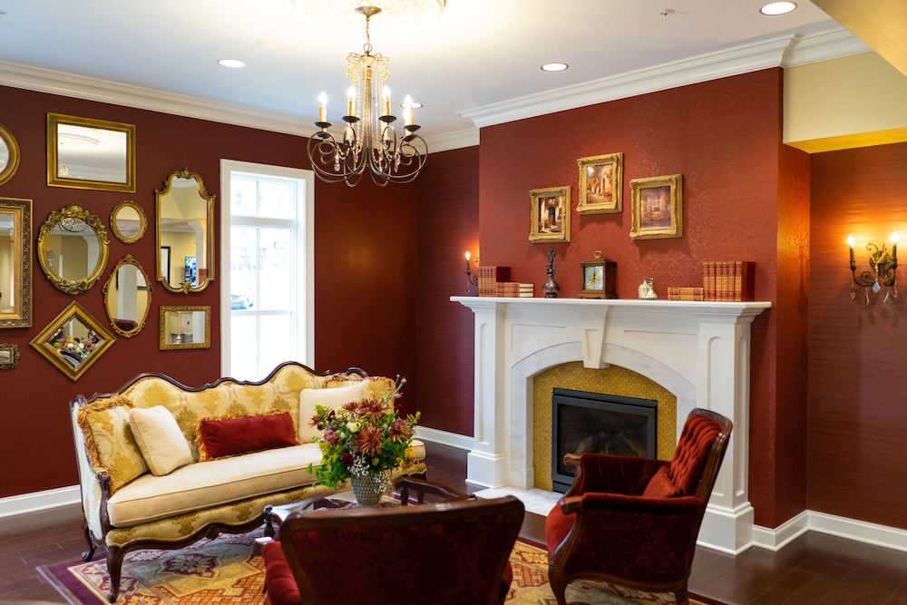 The Mount Vernon Grand Hotel - photo 22