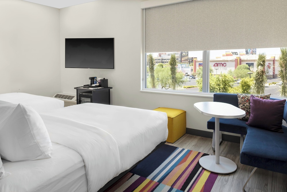 Aloft Glendale at Westgate - photo 7