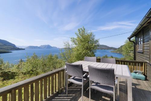 Cabin Sleeps 6 Pets Ok Pato Parking — 4-Star Luxury Hotel in Ornes, Norway