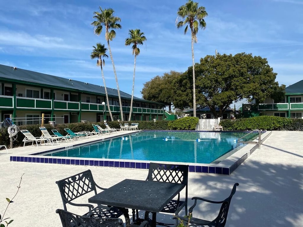 Inn On The Green - photo 17