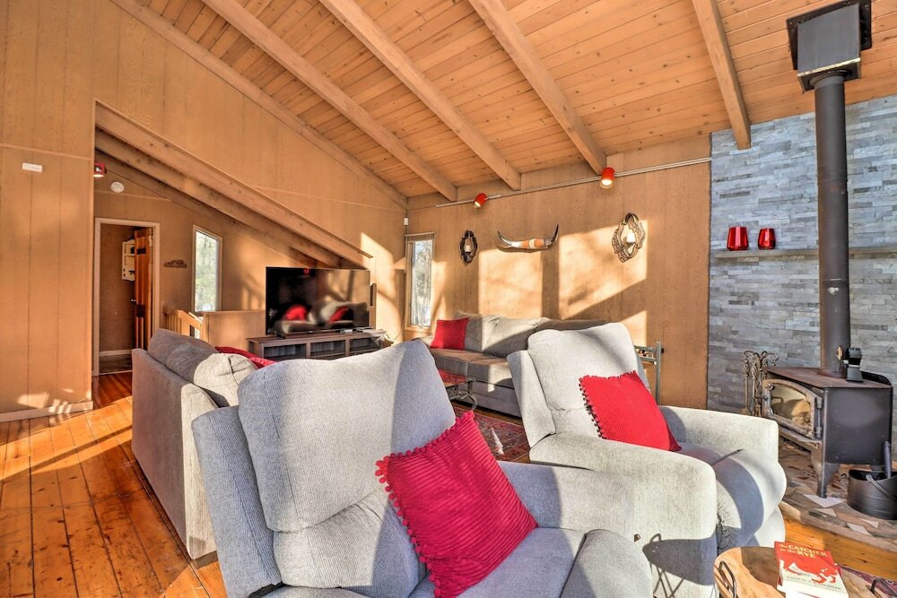 Lakefront Poconos Cottage Deck Fire Pit and Grill - photo 5