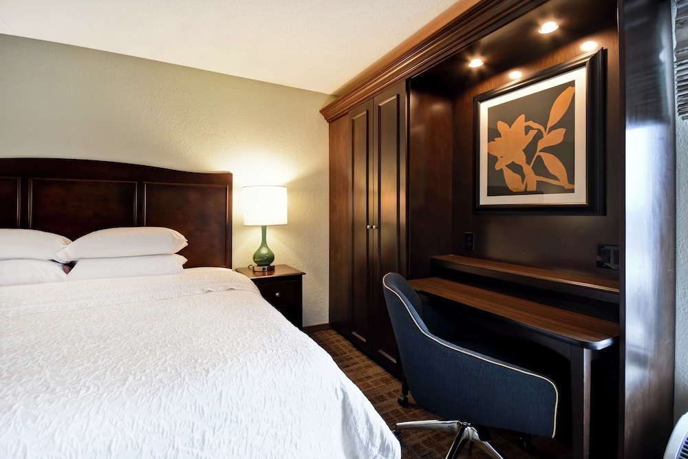 Hampton Inn Kansas City Overland Park - photo 21