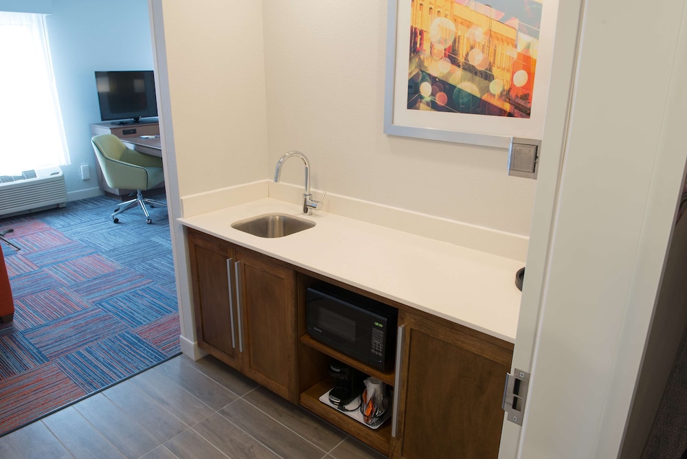 Hampton Inn & Suites Bay City - photo 16