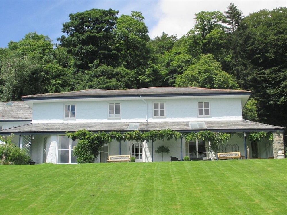 Plas Tan Yr Allt Historic Country House B&B — 5-Star Luxury Hotel in Porthmadog, United Kingdom