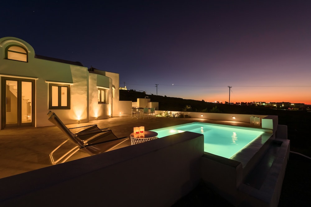 Sandy & Salty Villas — 4-Star Luxury Hotel in Pyrgos, Greece
