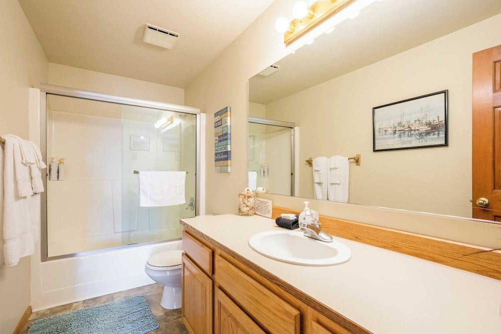 Beach Lookout Retreat by Avantstay Rooftop Views - photo 20