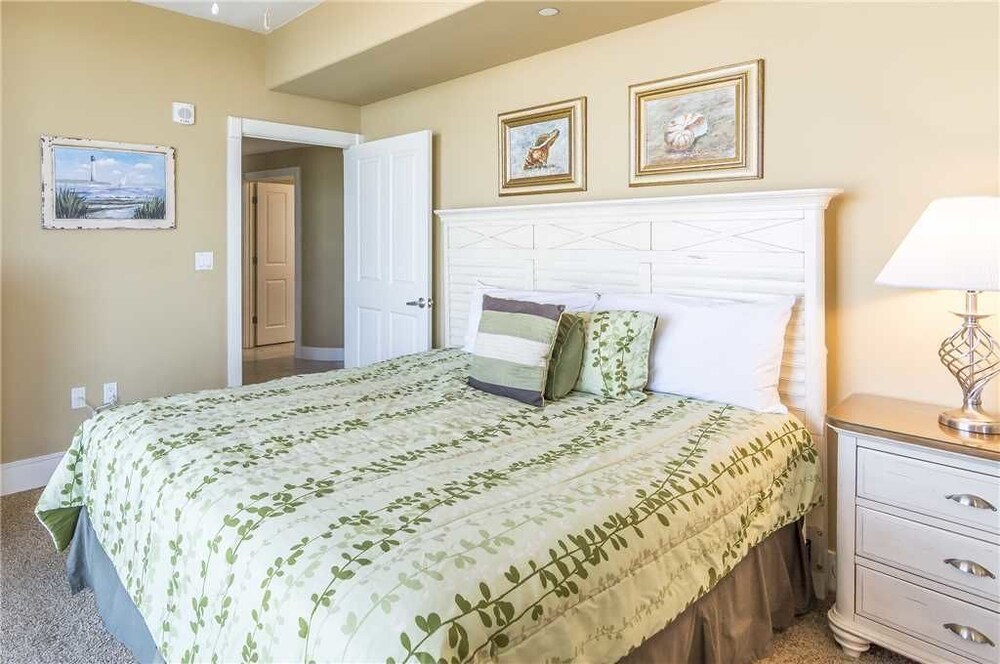 Island Tower 1001 3 Br condo by RedAwning - photo 5