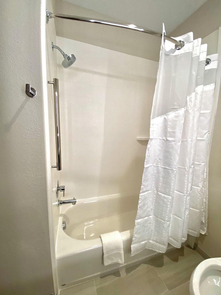 Holiday Inn Express and Suites Elyria - photo 10