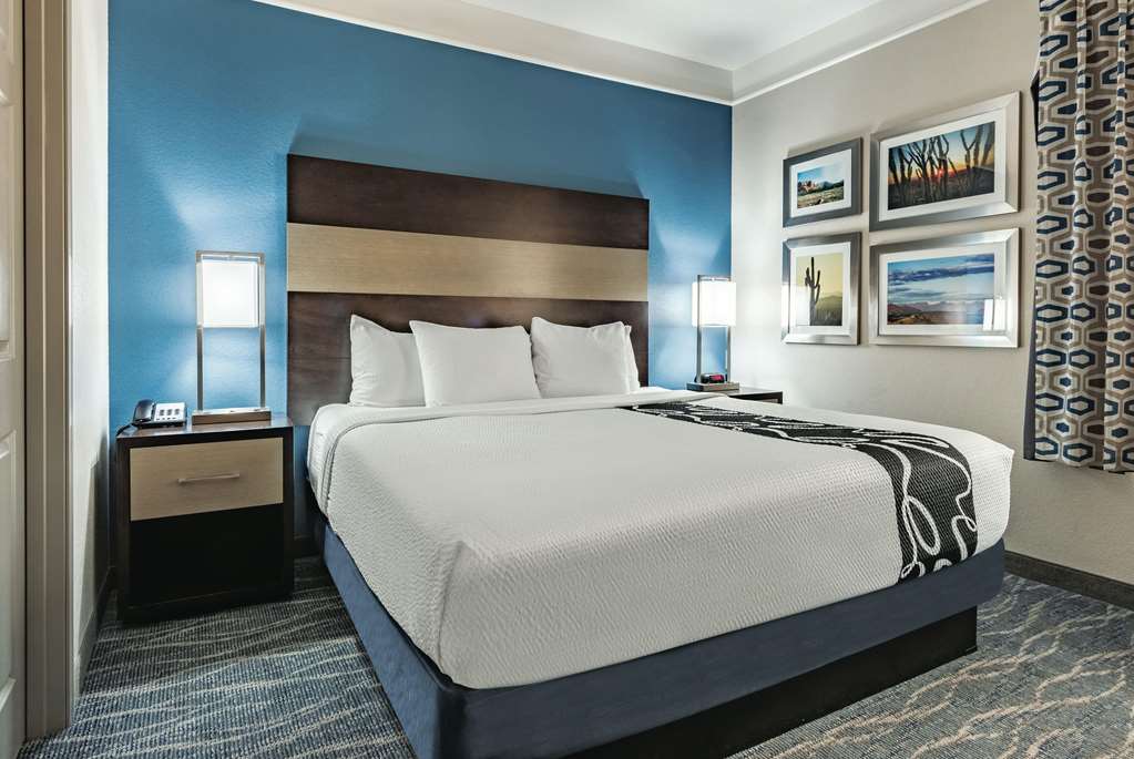 La Quinta Inn & Suites by Wyndham Phoenix I 10 West - photo 10