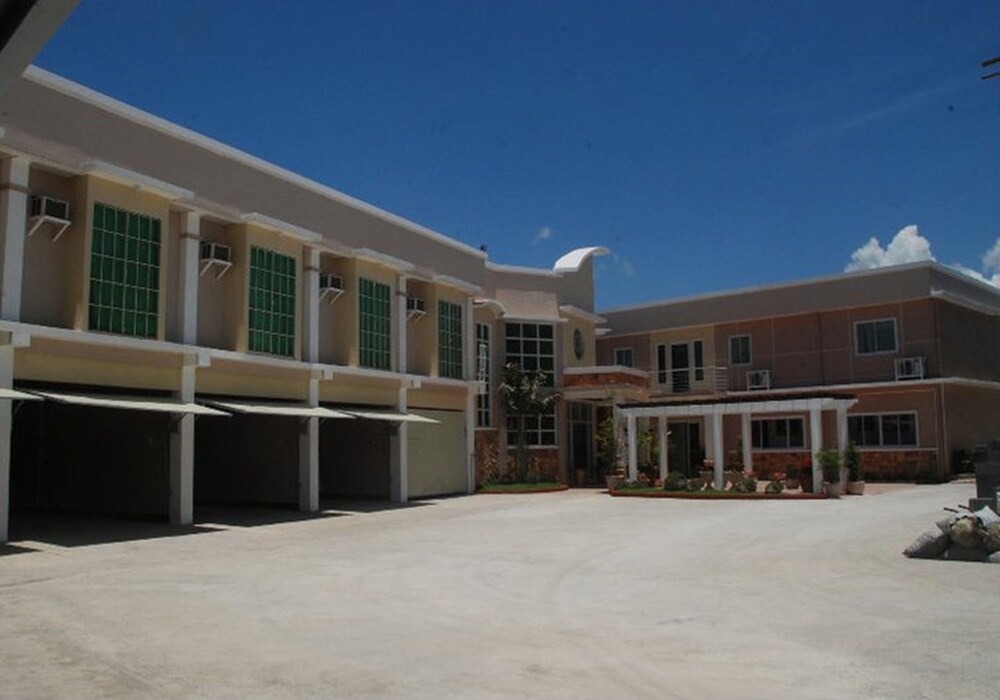 Regal Plaza Hotel and Drive in Nabua — hotel in Nabua