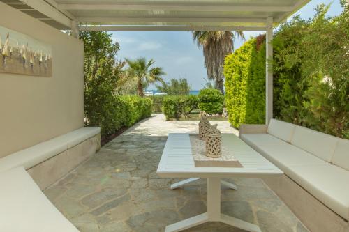 Villa Dihtia on the sea — 4-Star Luxury Hotel in Pefkochori, Greece