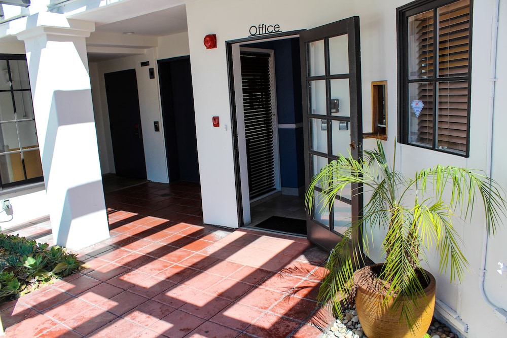 The Surfbreak Hotel - photo 30