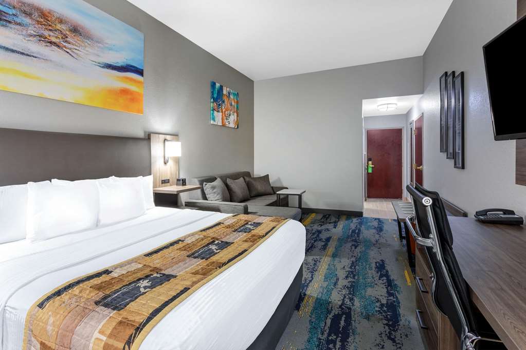 La Quinta Inn & Suites by Wyndham Tampa Central - photo 21