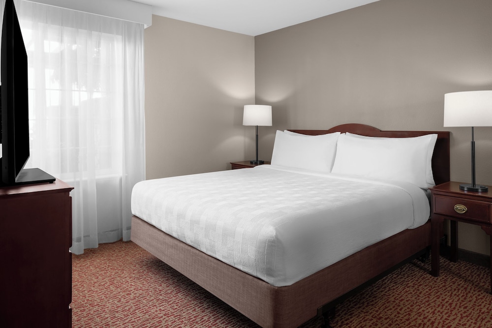 Larkspur Landing Extended Stay Suites South San Francisco - photo 6