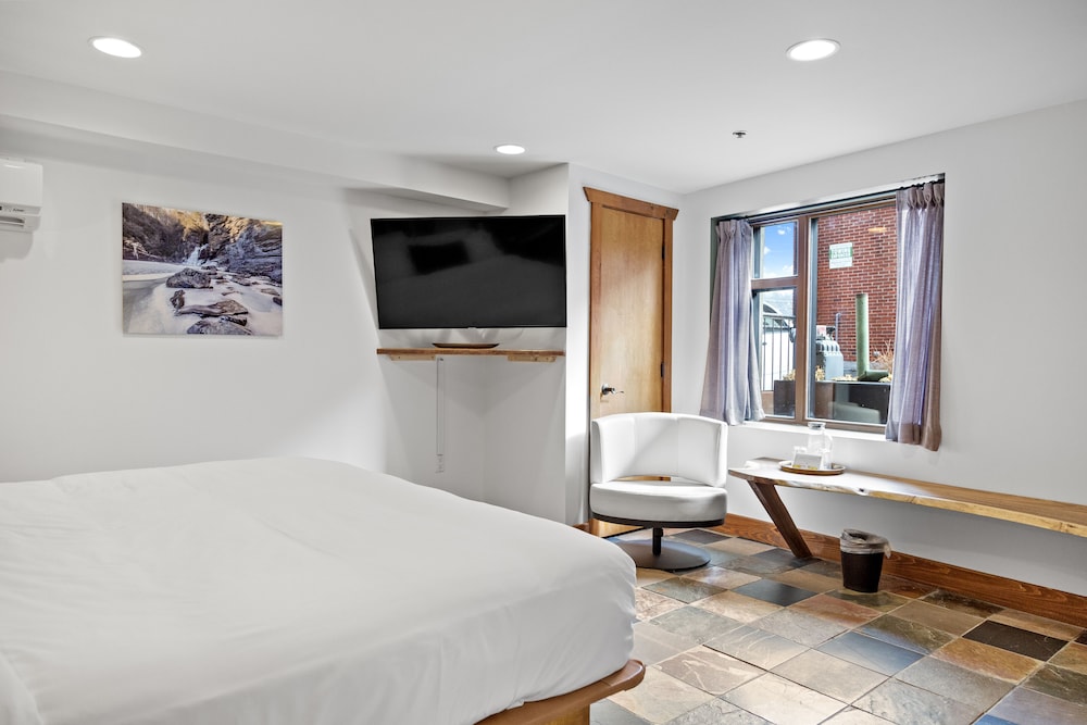 The Horton Hotel and Rooftop Lounge - photo 30