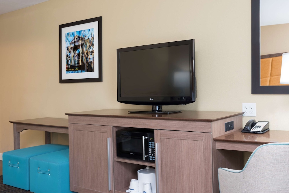 Hampton Inn & Suites Fremont - photo 10