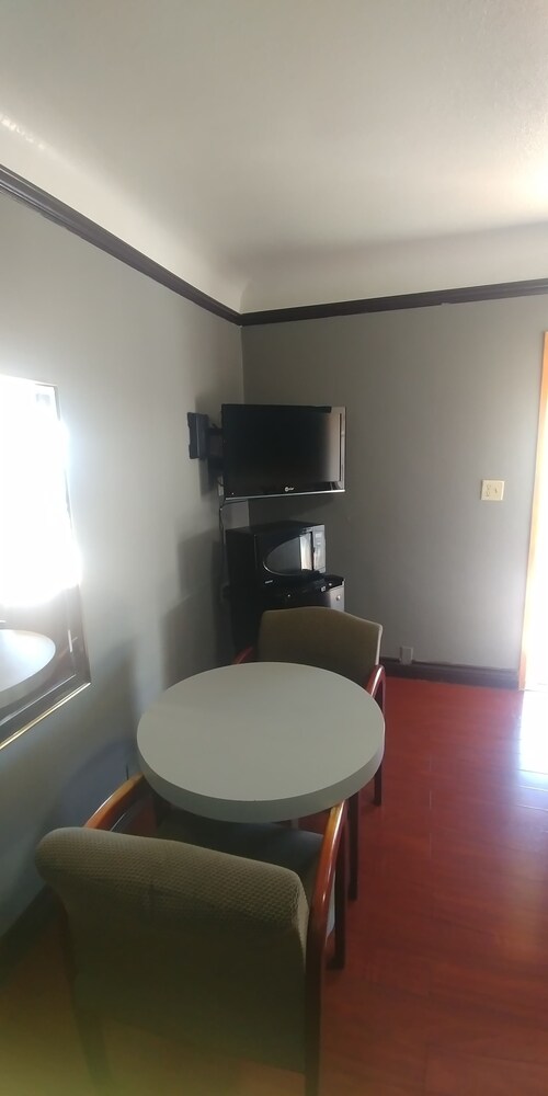 Travel Eagle Inn Motel - photo 6