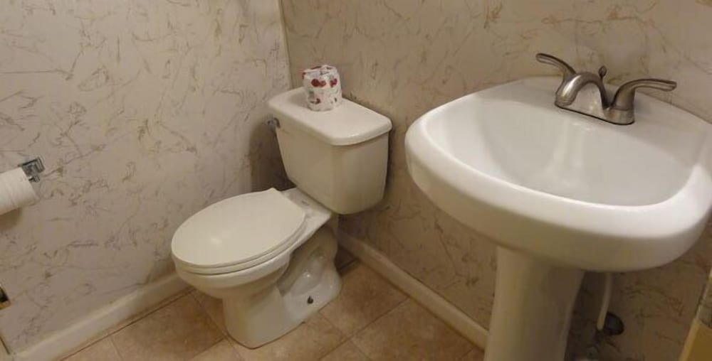 Relax Inn Elmira - photo 20