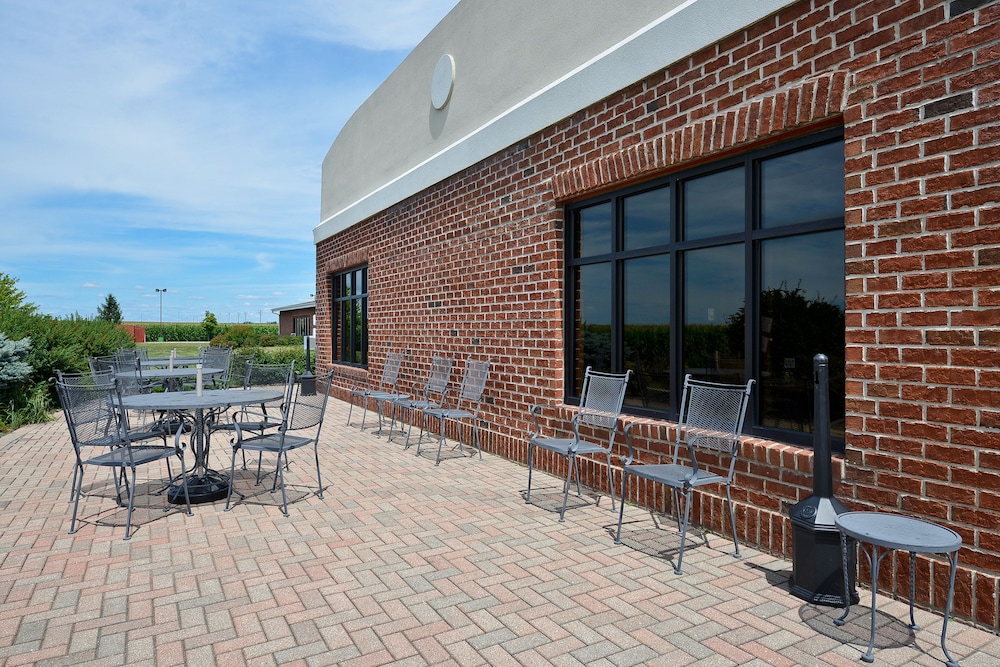 Holiday Inn Express Rochelle by IHG - photo 46