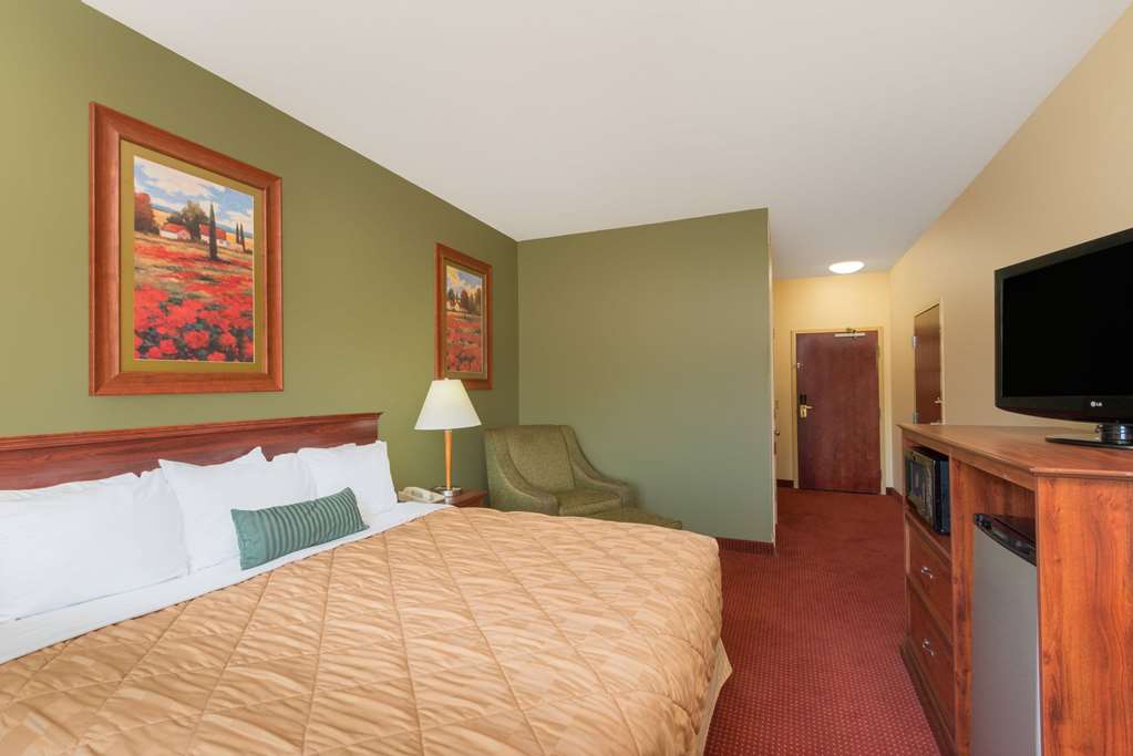Ramada by Wyndham Catlettsburg Ashland - photo 14