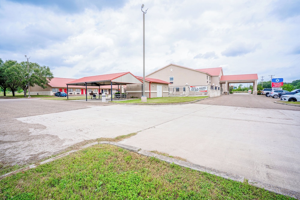 Texan Inn By Oyo Beeville Us 181 - photo 82
