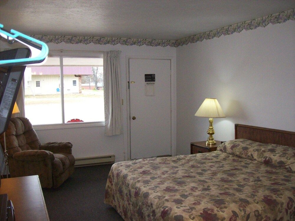 Ozark Plaza Motel & RV Park - photo 11
