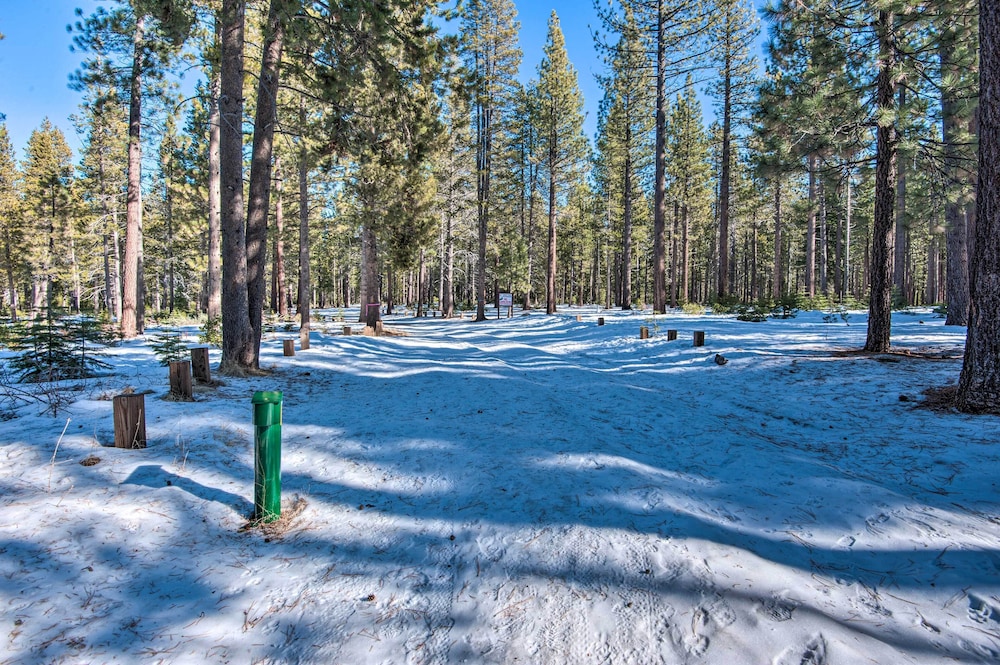 7 Mi To Heavenly Ski Resort Cozy Tahoe Cabin — South Lake Tahoe