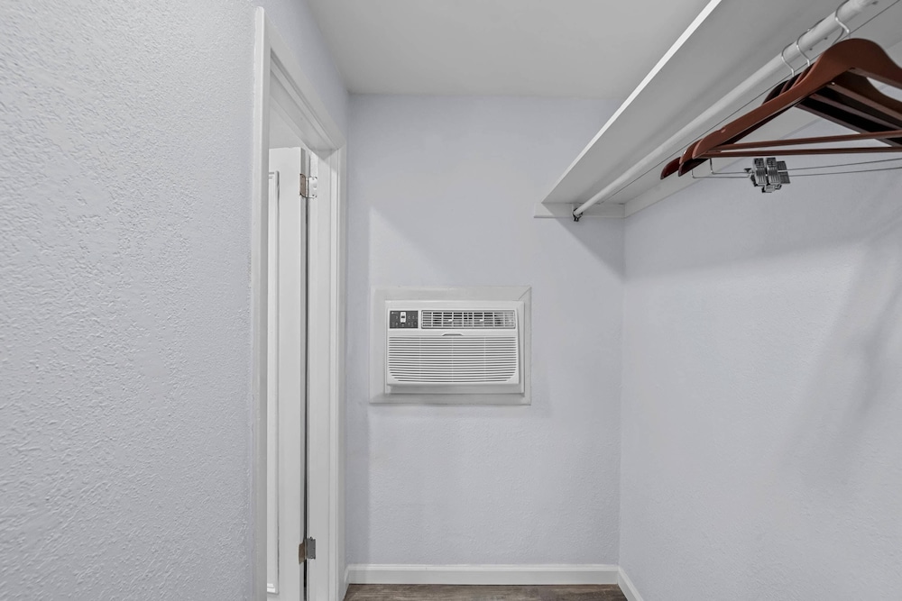 Suburban Studios Newport News Hampton - photo 30