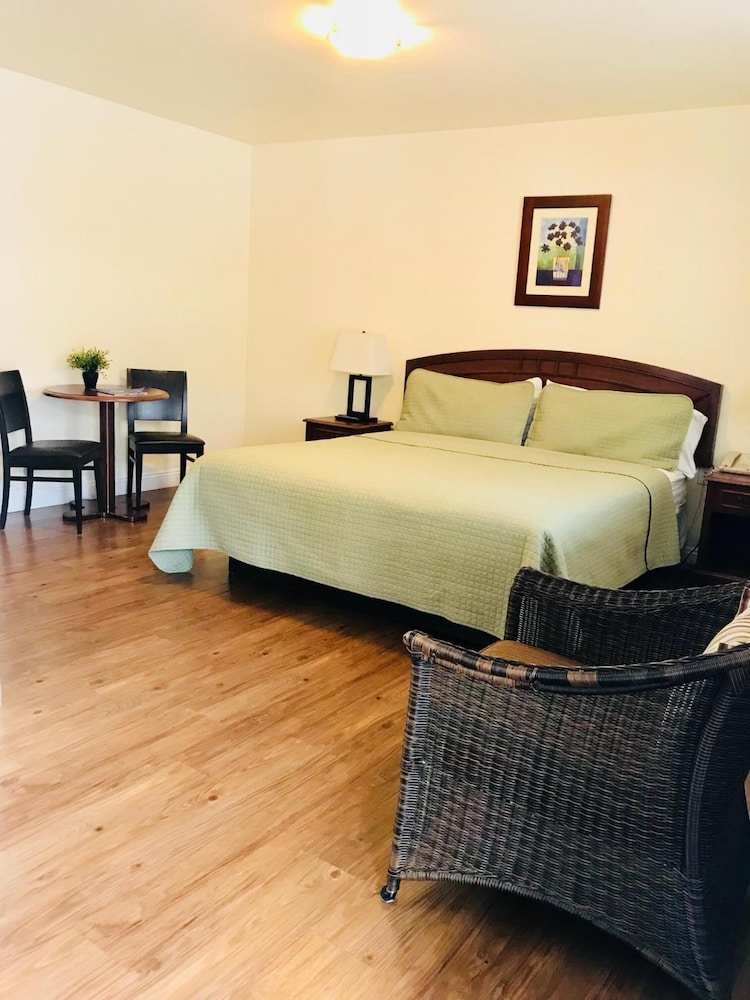Bella Capri Inn - photo 17