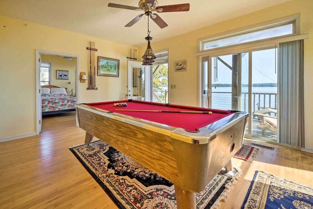Charming Waterfront Home Fish Boat and More — 4-Star Luxury Hotel in Sneads Ferry, United States
