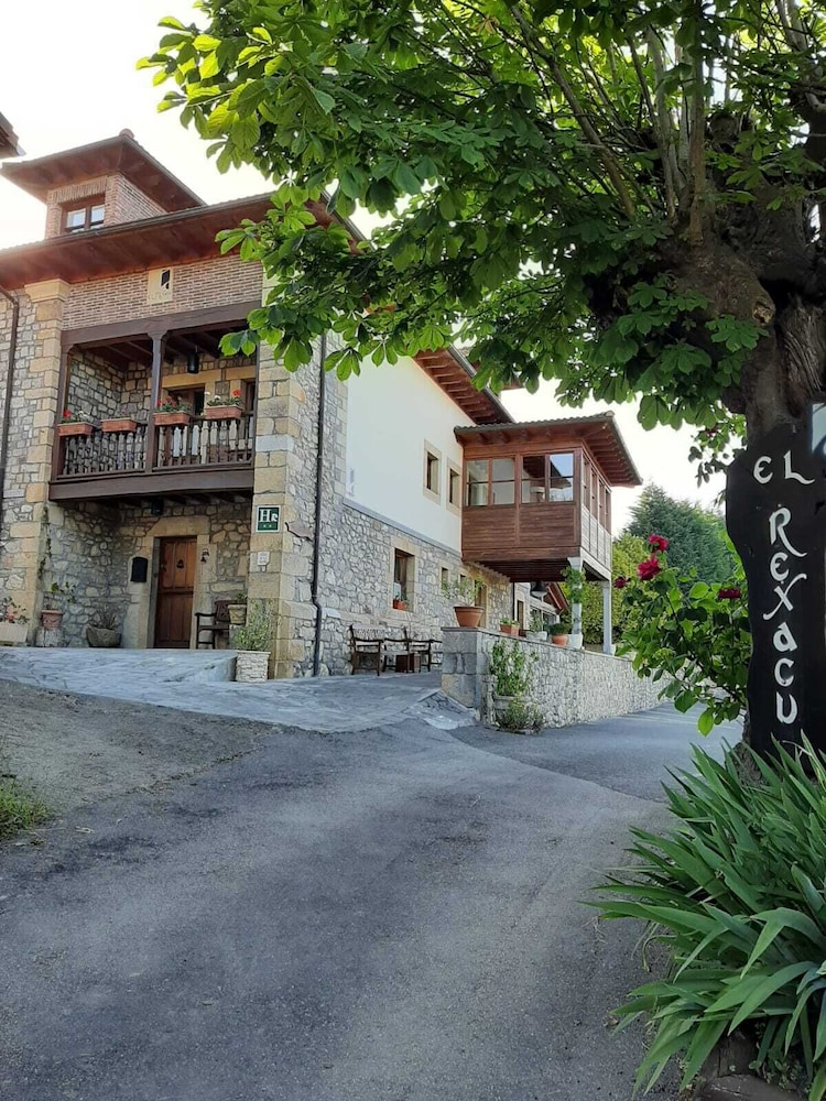 Hotel Rural El Rexacu