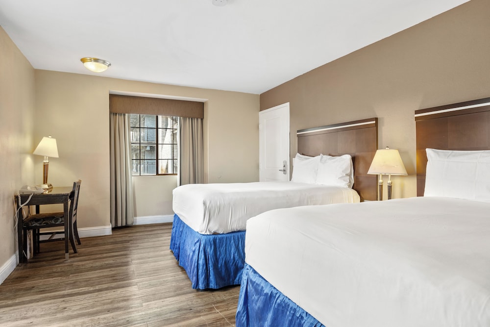 Executive Inn Hotel - photo 6