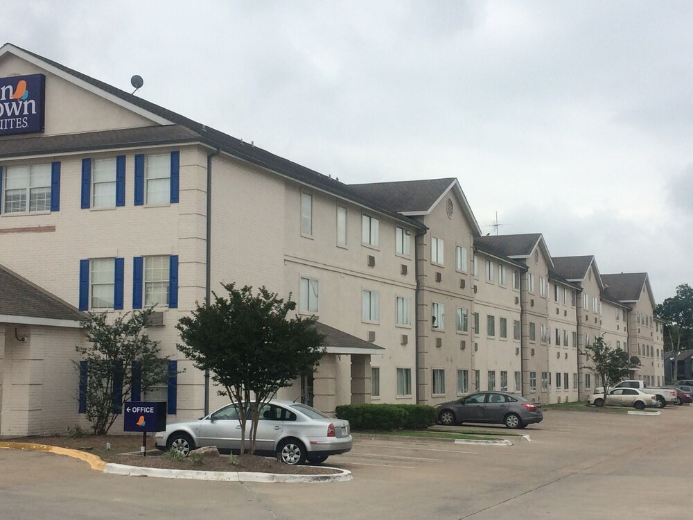 InTown Suites Extended Stay Select Houston TX Brookhollow - photo 26