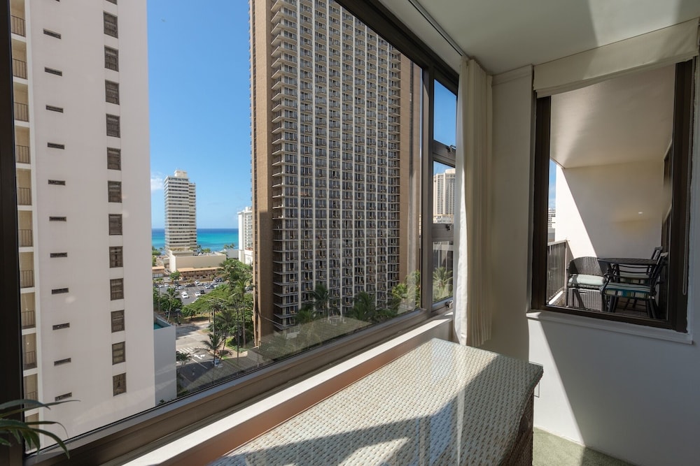Modern 12th Floor Waikiki Banyan Condo with Partial Ocean Views by Koko Resort Vacation Rentals Honolulu - photo 4