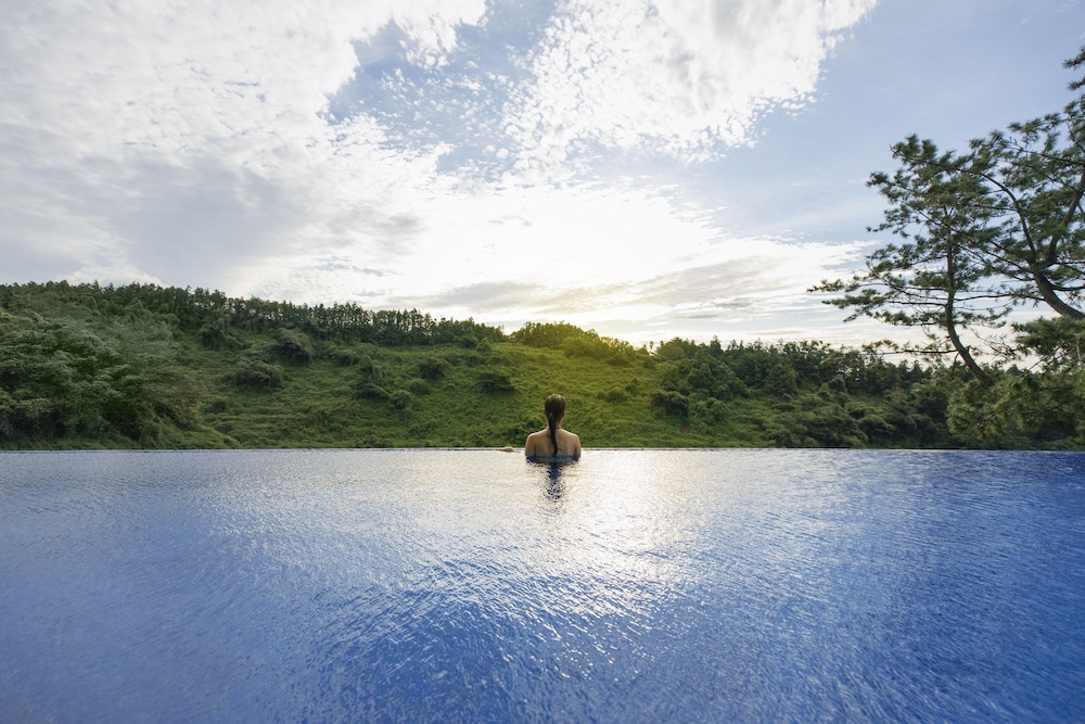 Hidden Cliff Hotel and Nature in Seogwipo, South Korea