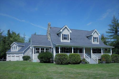 Pine and Sea Beach Retreat — hotel in Ellsworth