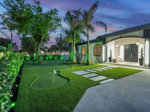 Villa ART Pool Golf Volleyball — 4-Star Luxury Hotel in Miami, United States