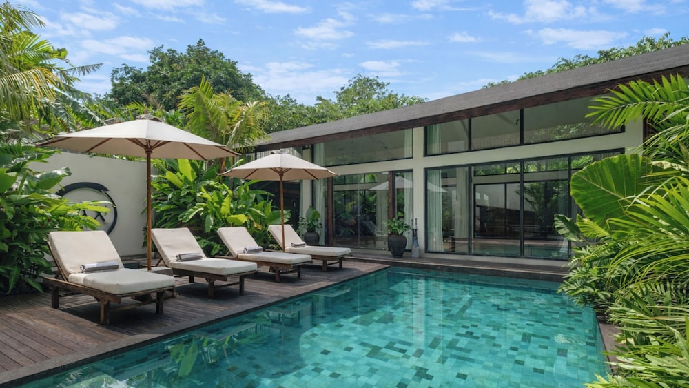 Villa Jaxé by Villa Finder — 4-Star Luxury Hotel in Pecatu, Indonesia