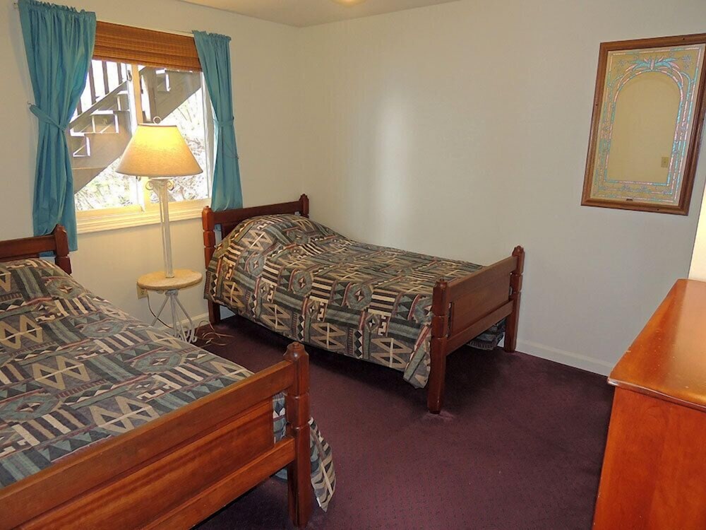 West Winds Motel & Cottages - photo 25