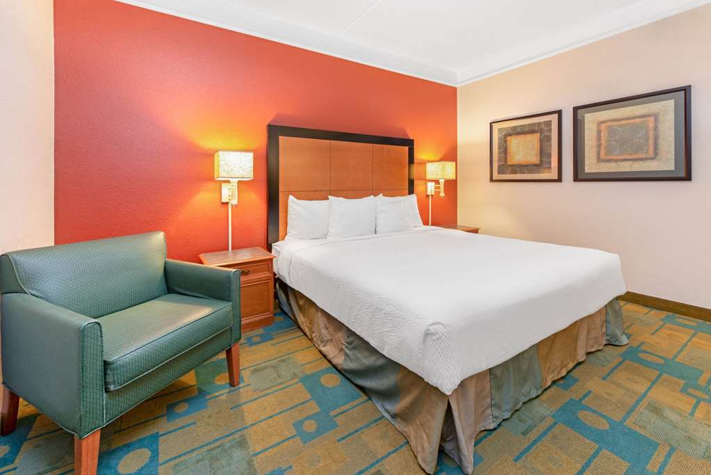 La Quinta Inn & Suites by Wyndham USF - photo 29