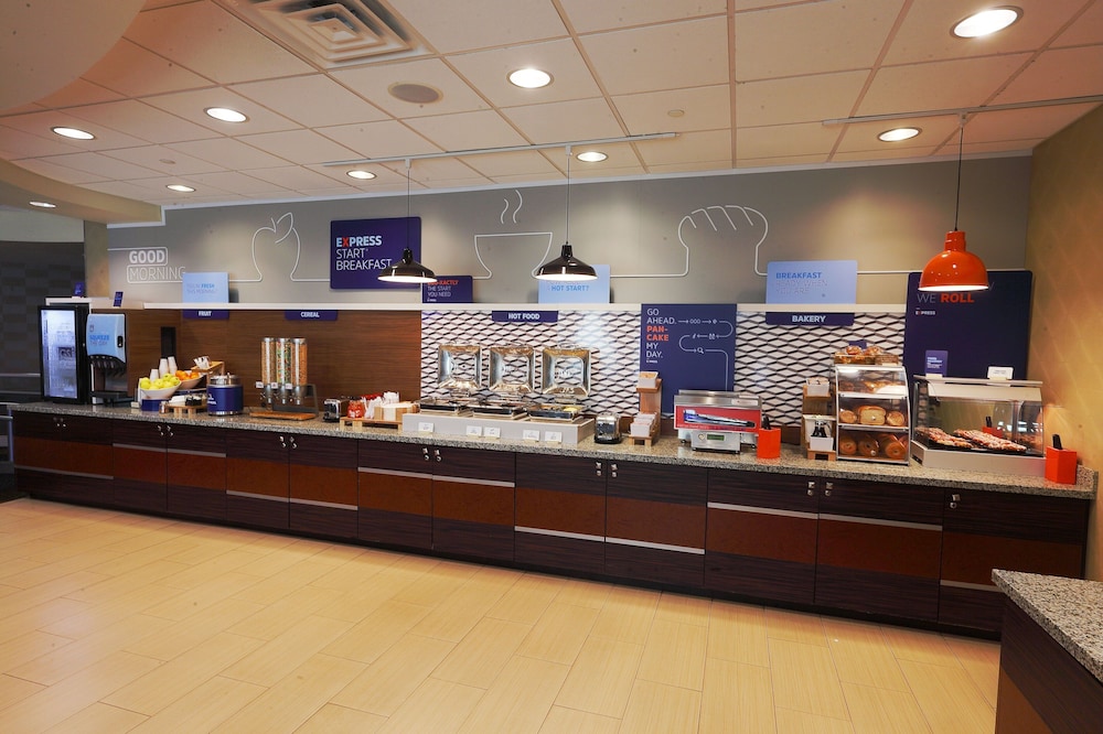 Holiday Inn Express & Suites Pittsburgh West Greentree by IHG - photo 57