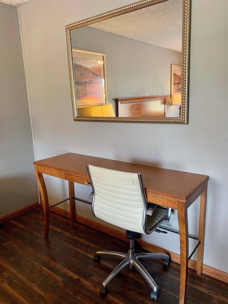 HiWay Inn Express of Elk City - photo 5