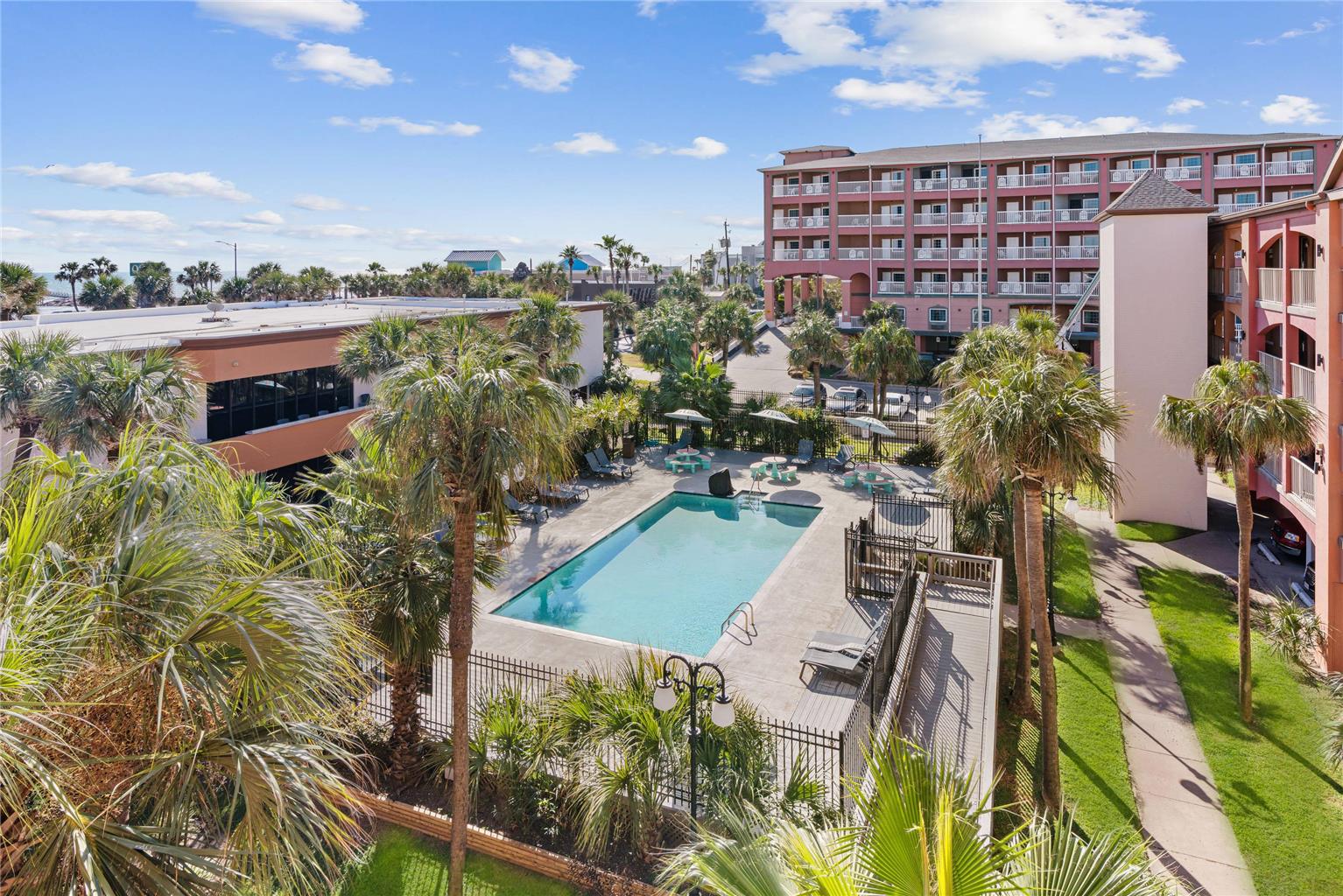 Clarion Pointe Galveston Beachfront - photo 33