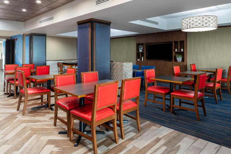 Holiday Inn Express & Suites Roanoke Rapids SE by IHG - photo 26