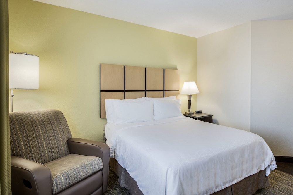 Candlewood Suites Virginia Beach Town Center by IHG - photo 11